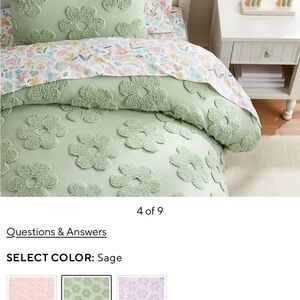 Floral Bedding Set green
Brand new (never slept on). duvet cover and pillow sham